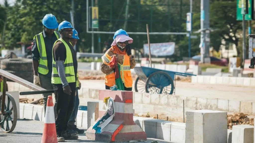 Obrero de construcción trabajando en una obra en Texas 2026